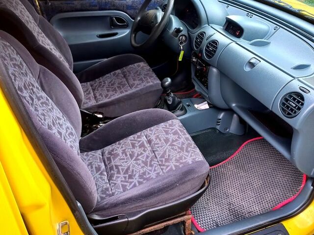 Желтый Рено Кенгу, объемом двигателя 1.9 л и пробегом 131 тыс. км за 2950 $, фото 6 на Automoto.ua