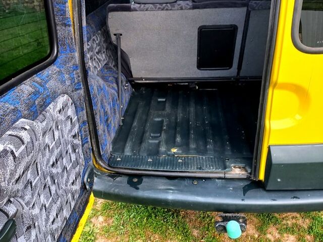 Желтый Рено Кенгу, объемом двигателя 1.9 л и пробегом 131 тыс. км за 2950 $, фото 4 на Automoto.ua