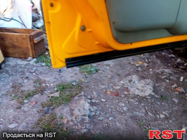 Желтый Рено Кенгу, объемом двигателя 1.9 л и пробегом 300 тыс. км за 3000 $, фото 9 на Automoto.ua