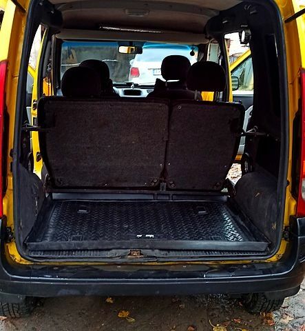 Желтый Рено Кенгу, объемом двигателя 1.5 л и пробегом 350 тыс. км за 3000 $, фото 2 на Automoto.ua