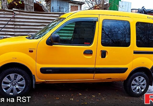 Желтый Рено Кенгу, объемом двигателя 1.5 л и пробегом 350 тыс. км за 3000 $, фото 7 на Automoto.ua