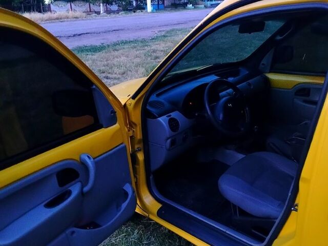 Желтый Рено Кенгу, объемом двигателя 1.5 л и пробегом 250 тыс. км за 3500 $, фото 5 на Automoto.ua