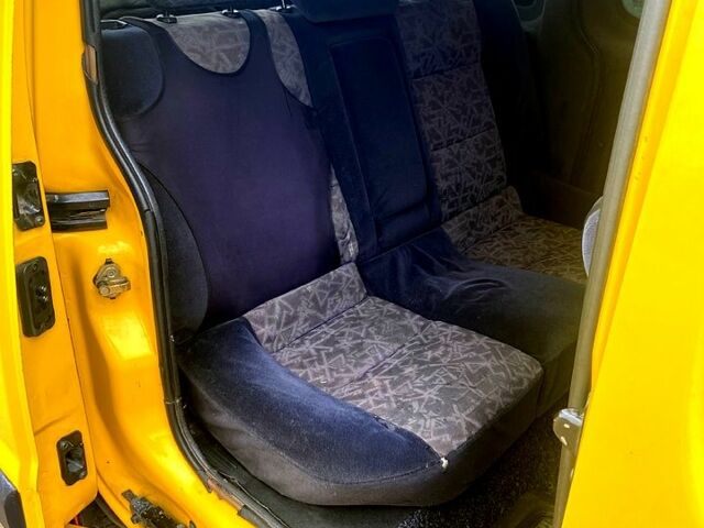 Желтый Рено Кенгу, объемом двигателя 1.5 л и пробегом 320 тыс. км за 3500 $, фото 11 на Automoto.ua