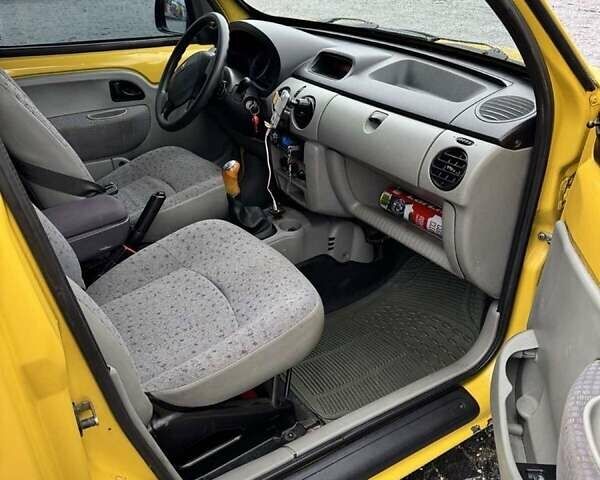 Желтый Рено Кенгу, объемом двигателя 1.5 л и пробегом 300 тыс. км за 2500 $, фото 1 на Automoto.ua