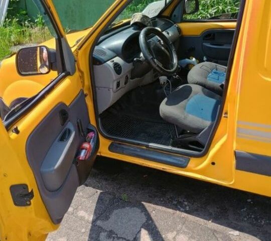 Желтый Рено Кенгу, объемом двигателя 1.5 л и пробегом 320 тыс. км за 2800 $, фото 2 на Automoto.ua