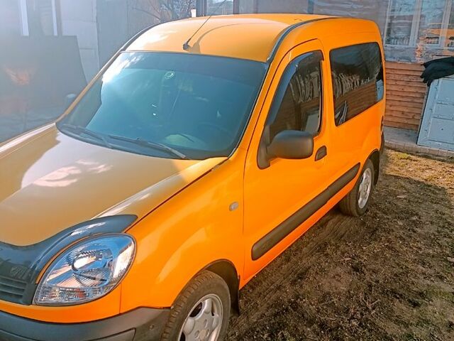 Желтый Рено Кенгу, объемом двигателя 1.6 л и пробегом 296 тыс. км за 4500 $, фото 3 на Automoto.ua