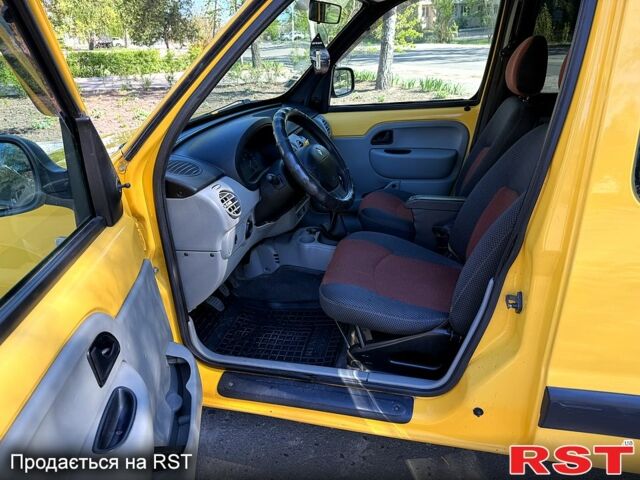 Желтый Рено Кенгу, объемом двигателя 1.5 л и пробегом 220 тыс. км за 4400 $, фото 7 на Automoto.ua