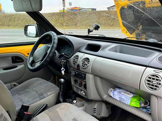Желтый Рено Кенгу, объемом двигателя 1.5 л и пробегом 387 тыс. км за 2999 $, фото 4 на Automoto.ua