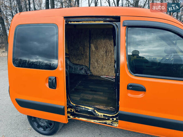 Желтый Рено Кенгу, объемом двигателя 1.5 л и пробегом 250 тыс. км за 2100 $, фото 16 на Automoto.ua