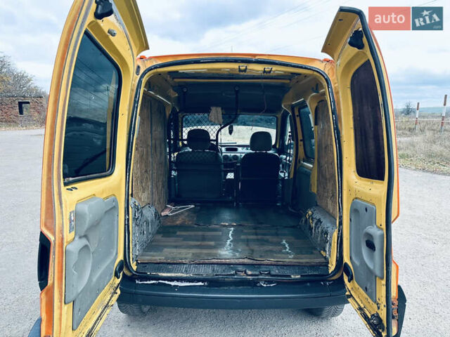 Желтый Рено Кенгу, объемом двигателя 1.5 л и пробегом 250 тыс. км за 2100 $, фото 15 на Automoto.ua