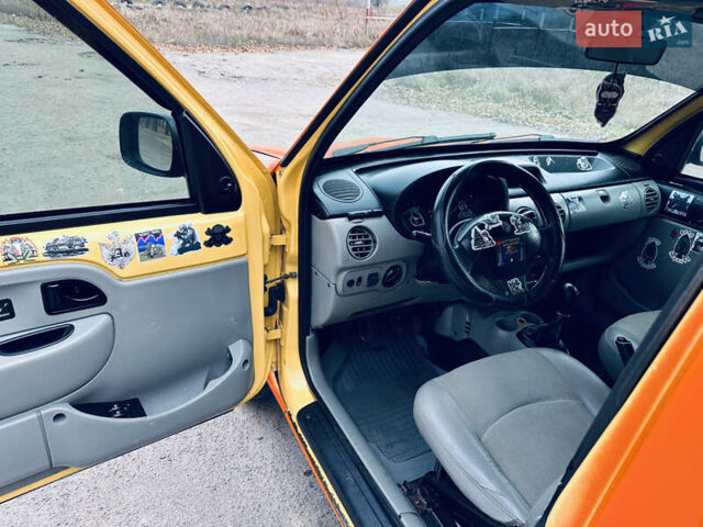 Желтый Рено Кенгу, объемом двигателя 1.5 л и пробегом 250 тыс. км за 2100 $, фото 18 на Automoto.ua