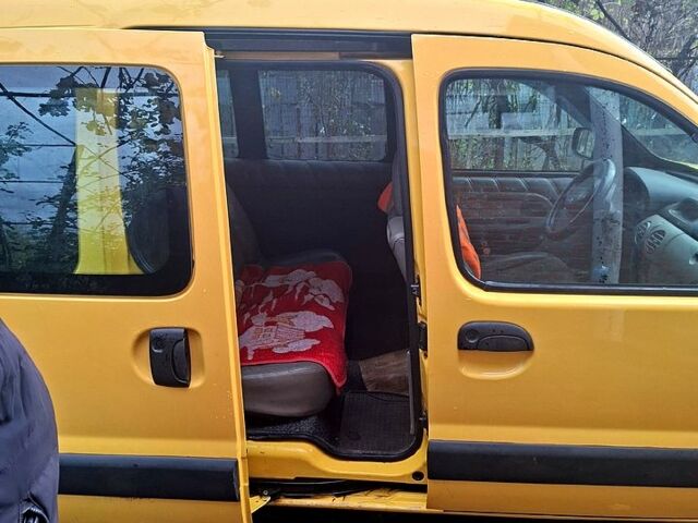 Желтый Рено Кенгу, объемом двигателя 1.5 л и пробегом 210 тыс. км за 4200 $, фото 3 на Automoto.ua