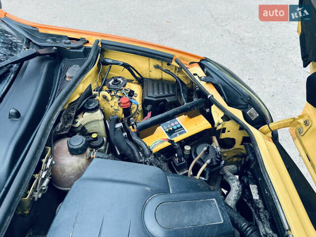 Желтый Рено Кенгу, объемом двигателя 1.5 л и пробегом 250 тыс. км за 2100 $, фото 10 на Automoto.ua
