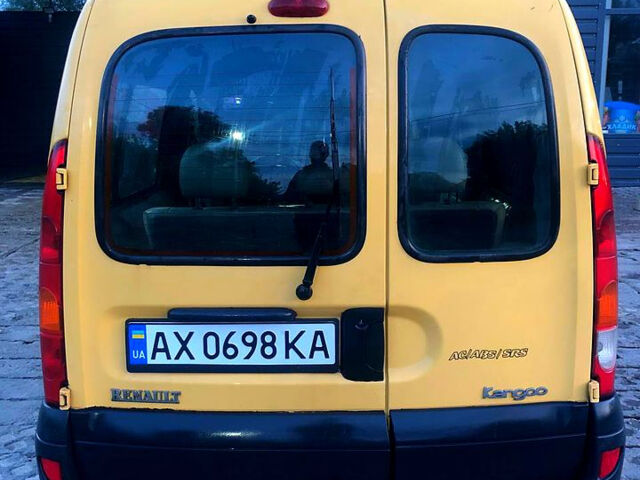 Желтый Рено Кенгу, объемом двигателя 1.5 л и пробегом 181 тыс. км за 3500 $, фото 2 на Automoto.ua