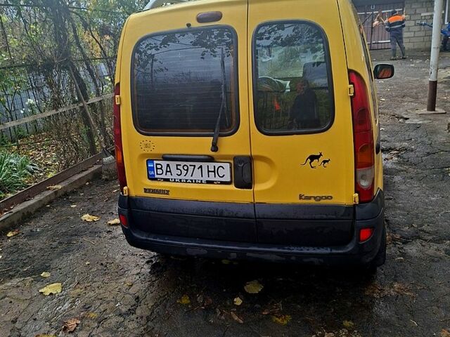 Желтый Рено Кенгу, объемом двигателя 1.5 л и пробегом 210 тыс. км за 4200 $, фото 5 на Automoto.ua