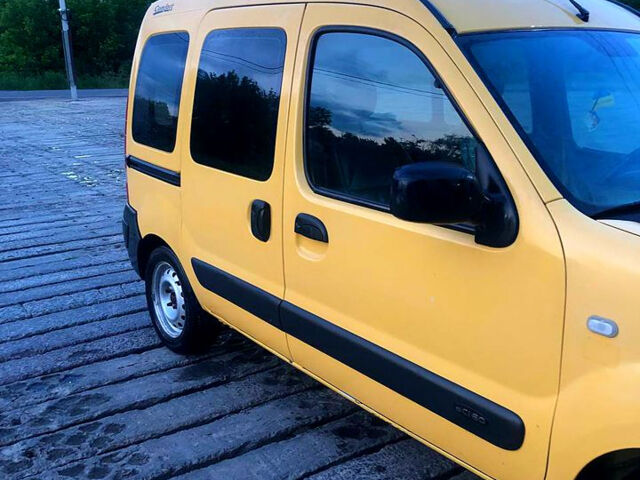 Желтый Рено Кенгу, объемом двигателя 1.5 л и пробегом 181 тыс. км за 3500 $, фото 1 на Automoto.ua