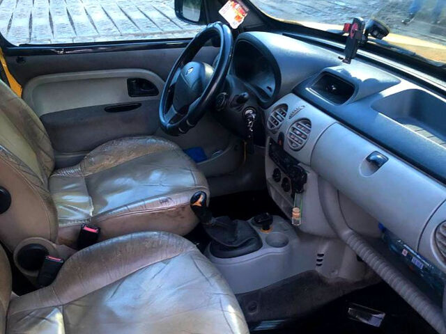 Желтый Рено Кенгу, объемом двигателя 1.5 л и пробегом 181 тыс. км за 3500 $, фото 6 на Automoto.ua