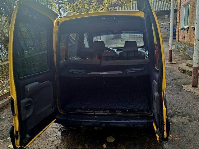 Желтый Рено Кенгу, объемом двигателя 1.5 л и пробегом 210 тыс. км за 4200 $, фото 4 на Automoto.ua