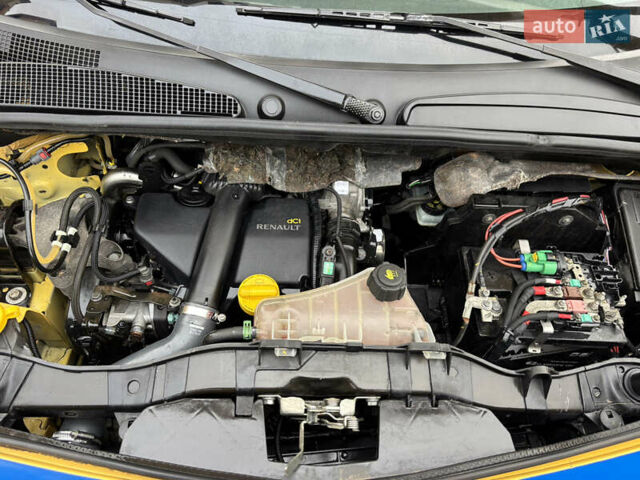 Желтый Рено Кенгу, объемом двигателя 1.46 л и пробегом 233 тыс. км за 3800 $, фото 3 на Automoto.ua
