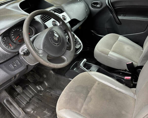 Желтый Рено Кенгу, объемом двигателя 1.46 л и пробегом 233 тыс. км за 3800 $, фото 6 на Automoto.ua