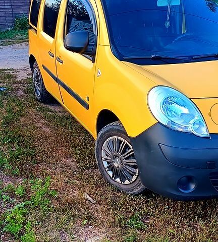 Желтый Рено Кенгу, объемом двигателя 0 л и пробегом 14 тыс. км за 4200 $, фото 1 на Automoto.ua