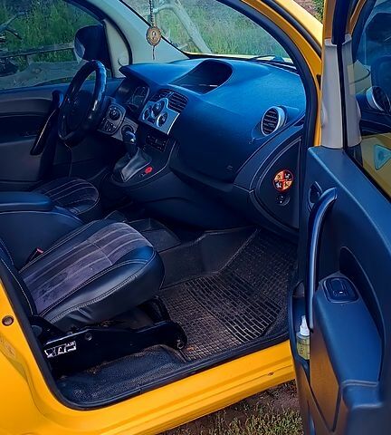 Желтый Рено Кенгу, объемом двигателя 0 л и пробегом 14 тыс. км за 4200 $, фото 7 на Automoto.ua