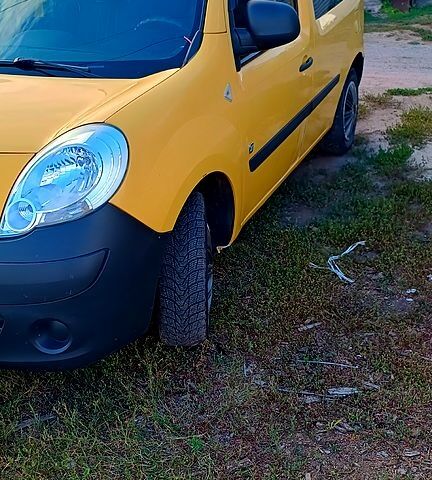 Желтый Рено Кенгу, объемом двигателя 0 л и пробегом 14 тыс. км за 4200 $, фото 2 на Automoto.ua