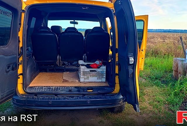 Желтый Рено Кенгу, объемом двигателя 0 л и пробегом 14 тыс. км за 6200 $, фото 7 на Automoto.ua