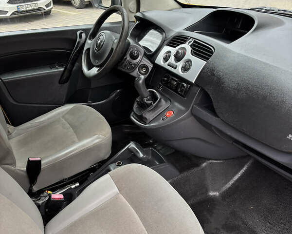 Желтый Рено Кенгу, объемом двигателя 1.46 л и пробегом 233 тыс. км за 3800 $, фото 7 на Automoto.ua