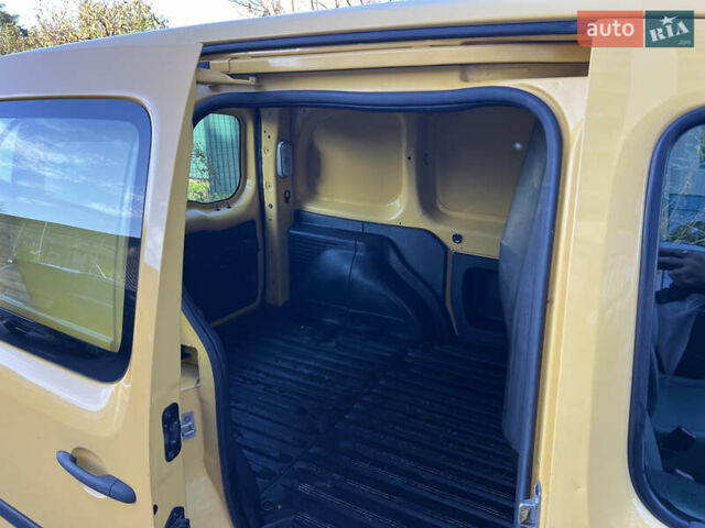 Желтый Рено Кенгу, объемом двигателя 0 л и пробегом 118 тыс. км за 5499 $, фото 10 на Automoto.ua