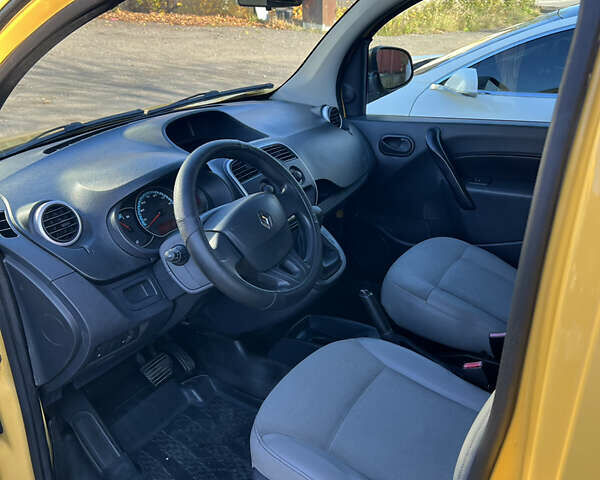 Желтый Рено Кенгу, объемом двигателя 0 л и пробегом 118 тыс. км за 5499 $, фото 15 на Automoto.ua