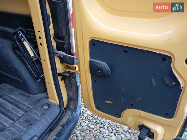 Желтый Рено Кенгу, объемом двигателя 0 л и пробегом 99 тыс. км за 8900 $, фото 26 на Automoto.ua