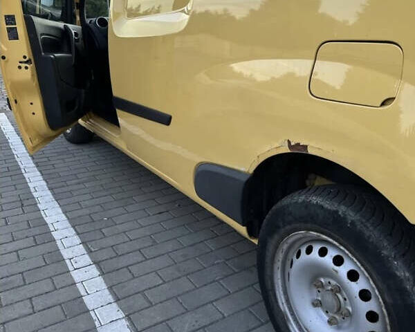 Желтый Рено Кенгу, объемом двигателя 0 л и пробегом 99 тыс. км за 8900 $, фото 17 на Automoto.ua