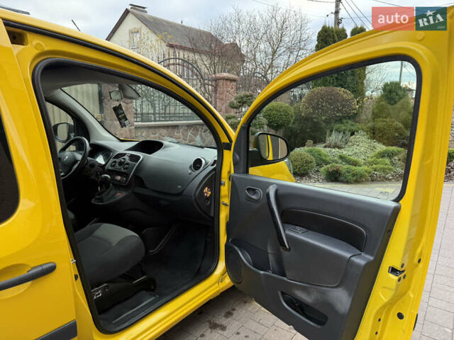 Желтый Рено Кенгу, объемом двигателя 0 л и пробегом 50 тыс. км за 10404 $, фото 45 на Automoto.ua