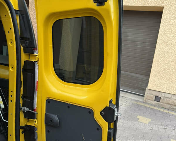 Желтый Рено Кенгу, объемом двигателя 0 л и пробегом 50 тыс. км за 10404 $, фото 38 на Automoto.ua