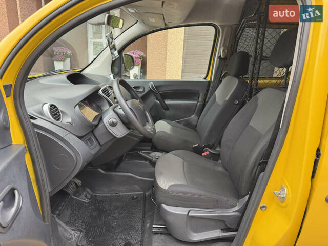 Желтый Рено Кенгу, объемом двигателя 0 л и пробегом 50 тыс. км за 10404 $, фото 17 на Automoto.ua