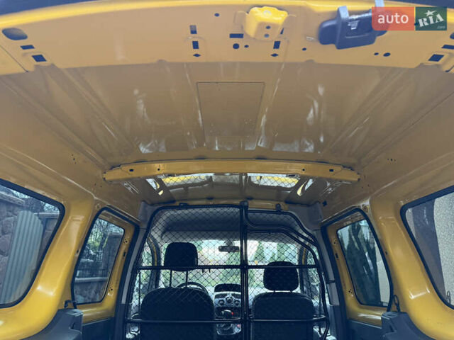 Желтый Рено Кенгу, объемом двигателя 0 л и пробегом 50 тыс. км за 10404 $, фото 42 на Automoto.ua