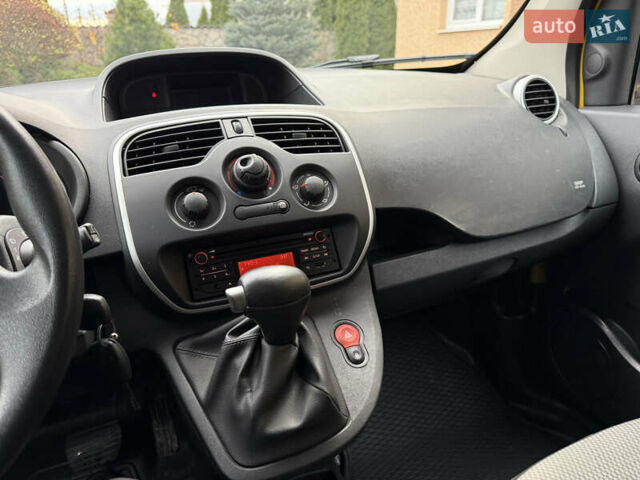 Желтый Рено Кенгу, объемом двигателя 0 л и пробегом 50 тыс. км за 10404 $, фото 26 на Automoto.ua