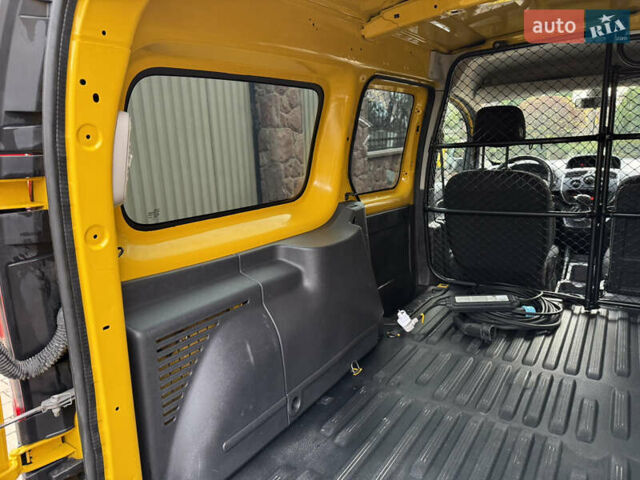 Желтый Рено Кенгу, объемом двигателя 0 л и пробегом 50 тыс. км за 10404 $, фото 40 на Automoto.ua