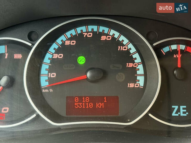 Желтый Рено Кенгу, объемом двигателя 0 л и пробегом 50 тыс. км за 10404 $, фото 24 на Automoto.ua