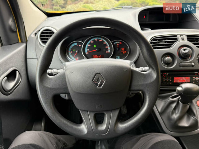 Желтый Рено Кенгу, объемом двигателя 0 л и пробегом 50 тыс. км за 10404 $, фото 20 на Automoto.ua