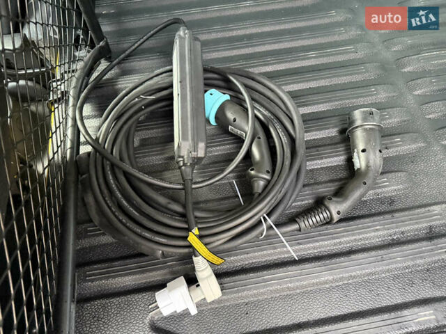 Желтый Рено Кенгу, объемом двигателя 0 л и пробегом 50 тыс. км за 10404 $, фото 32 на Automoto.ua