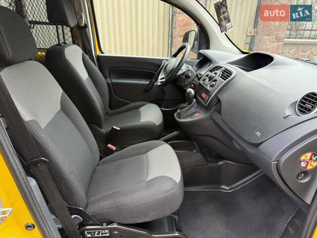 Желтый Рено Кенгу, объемом двигателя 0 л и пробегом 50 тыс. км за 10404 $, фото 46 на Automoto.ua