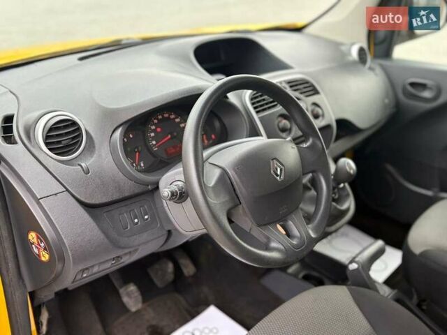 Желтый Рено Кенгу, объемом двигателя 0 л и пробегом 32 тыс. км за 9990 $, фото 7 на Automoto.ua