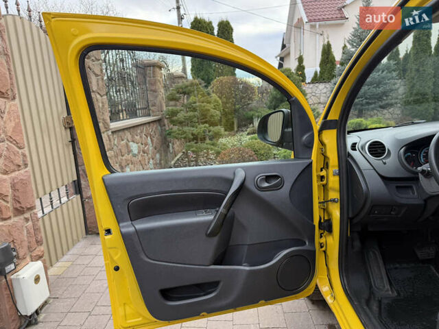 Желтый Рено Кенгу, объемом двигателя 0 л и пробегом 50 тыс. км за 10404 $, фото 15 на Automoto.ua