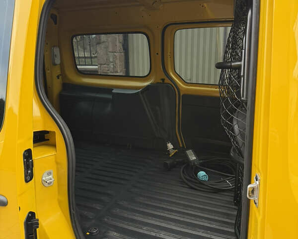 Желтый Рено Кенгу, объемом двигателя 0 л и пробегом 50 тыс. км за 10404 $, фото 43 на Automoto.ua