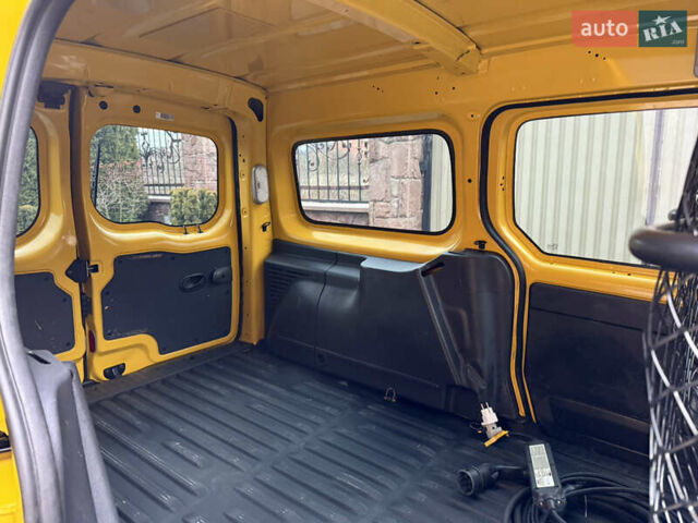 Желтый Рено Кенгу, объемом двигателя 0 л и пробегом 50 тыс. км за 10404 $, фото 44 на Automoto.ua