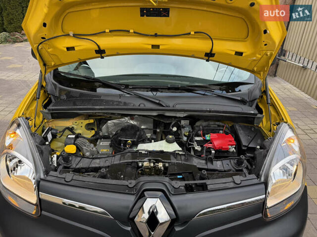 Желтый Рено Кенгу, объемом двигателя 0 л и пробегом 50 тыс. км за 10404 $, фото 50 на Automoto.ua