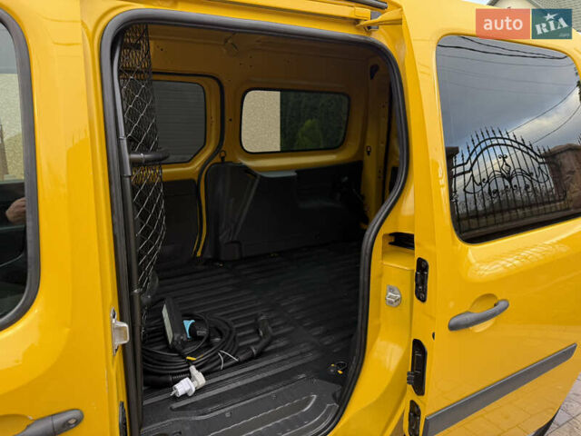 Желтый Рено Кенгу, объемом двигателя 0 л и пробегом 50 тыс. км за 10404 $, фото 30 на Automoto.ua