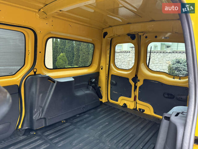 Желтый Рено Кенгу, объемом двигателя 0 л и пробегом 50 тыс. км за 10404 $, фото 31 на Automoto.ua